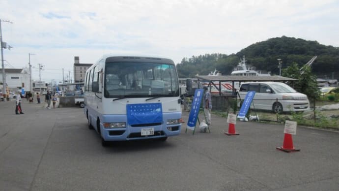 瀬戸内国際芸術祭・西部の島に行く船が発着する港への臨時バス