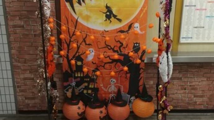 昨日からオメコⓂ大国町駅にハロウィンの飾り付けが。