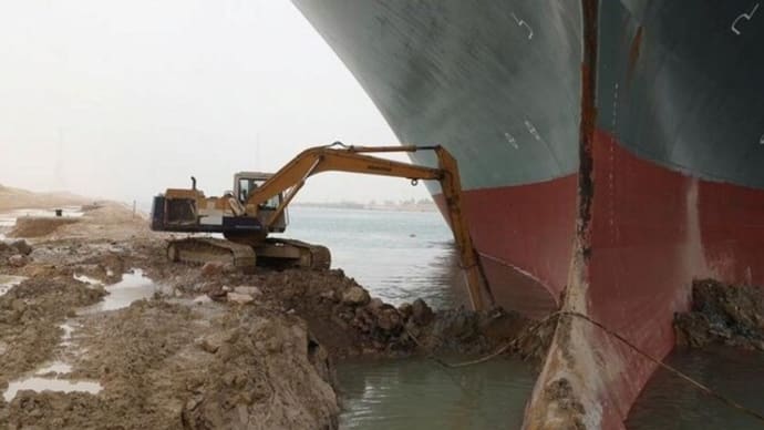 スエズ運河の貨物船座礁 シシ大統領が荷降ろしに向けた準備指示