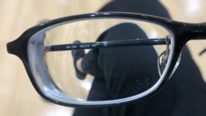 眼鏡のレンズ傷つく