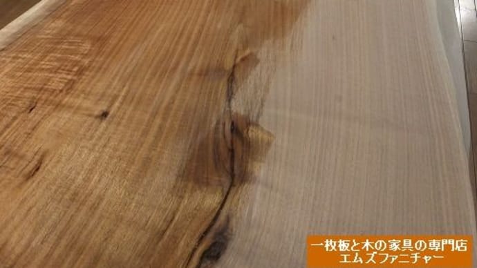 ９１０、一枚板と日本の木のテーブル展に新作も入荷で、今度の土日も木の事を知ってもらえるように楽しく開催。 一枚板と木の家具の専門店エムズファニチャーです。