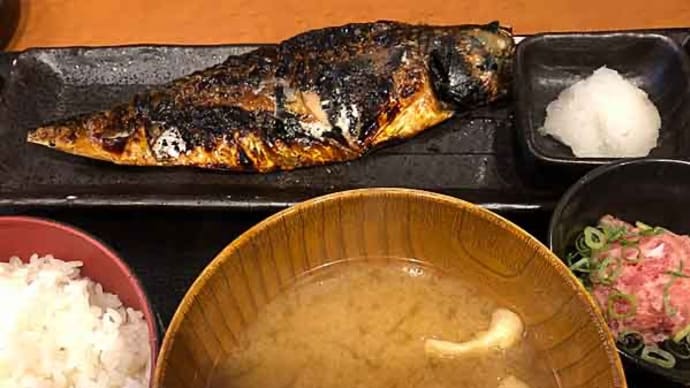 「炭火焼干物定食 しんぱち食堂」のさば文化干し定食!