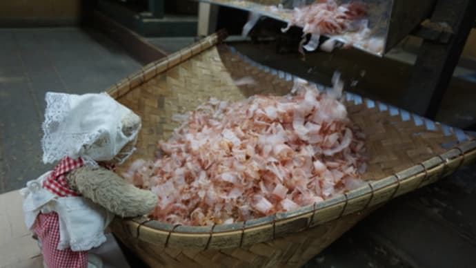 ダシ文化の京都。伏見の花鰹節製造「越後屋」の工房見学。どうやって鰹節をフワフワに削るの?