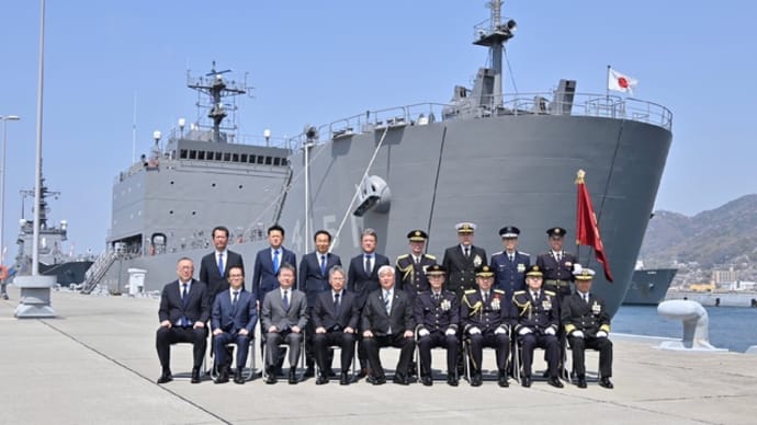自衛隊海上輸送群編成完結式と海自輸送機