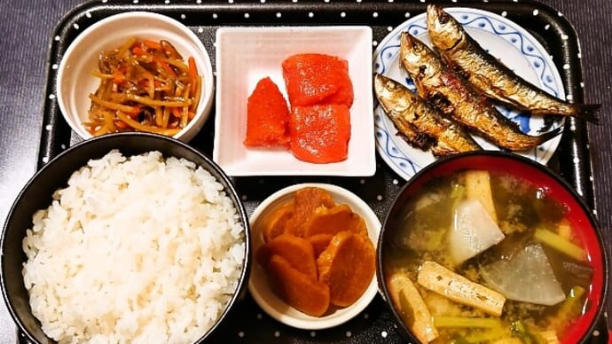 家で朝ご飯(ごはんは新米・粒すけにめざし(真鰯)、辛子明太子、きんぴらごぼう、かぶのみそ汁、大根の麦味噌漬)(2022年11月24日)