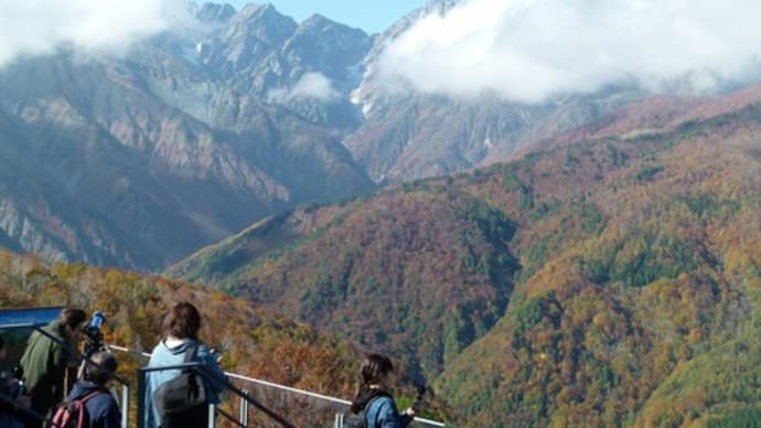秋の北安曇野･･･岩蕈山の大展望テラスから･･･日本の氷河認定「唐松沢雪渓氷河」が見える