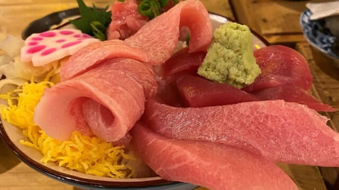 大間のマグロがドドーン リンゴ箱 新鮮市場 青森県