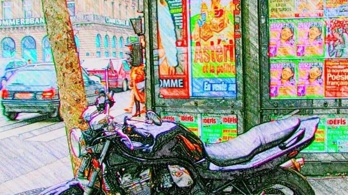 色鉛筆 キオスク前のバイク