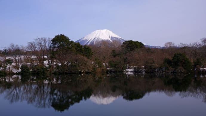 【伯耆町】上野池に映る大山