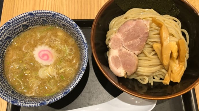 お花見したい。。