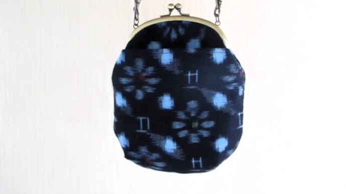 井の字と花模様の絣×イエロー　12cmくし型がま口ポーチ
