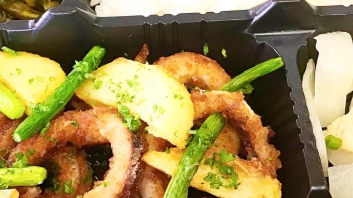 8月16日(日)の日替り弁当(600)は、イカリングのパン粉焼き🦑です。