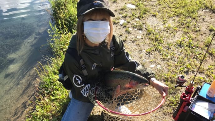 婚姻色のビックトラウトHIT!白馬の温泉最高♡愛犬と行くハイエースRoad!2019年秋•車中泊in長野!前編
