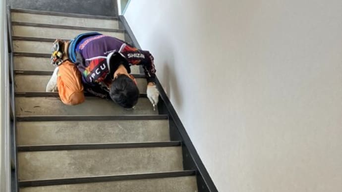 ファース本部本社階段室改装中