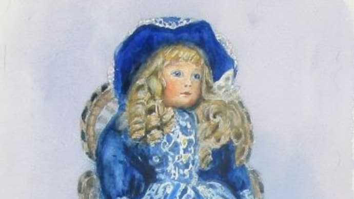 白いレース付き青い服着たフランス人形（教室にて）