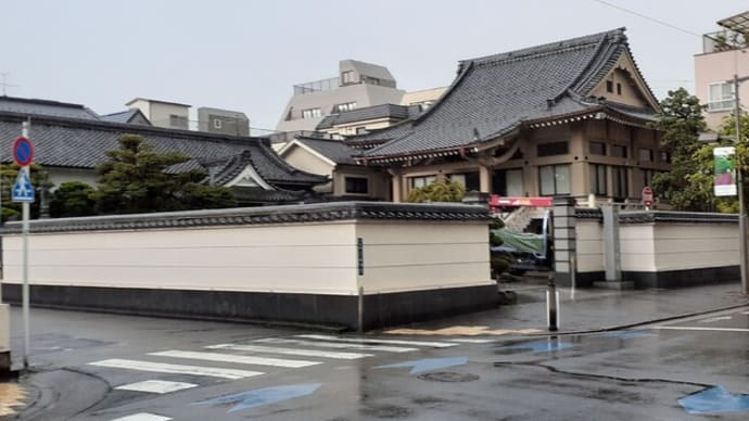 「深川江戸資料館通り」で雨宿り
