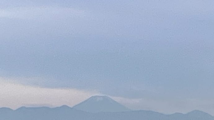 久しぶりの自宅ベランダからの富士山と議員控室からの夕陽。& 先ほど、6月議会の「質問通告書」を提出しました。