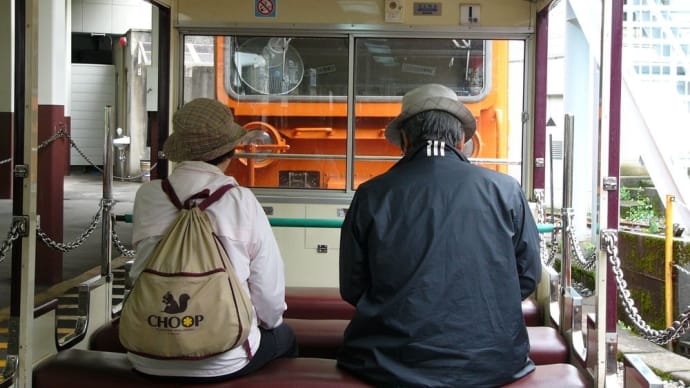 黒部峡谷トロッコ列車にて、、多分、宇奈月駅　2007.MAY