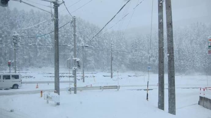 2014年12月6日、『特急あずさ3号』から能生駅までの帰路・その11「地震の跡も雪で覆われて・・・・」