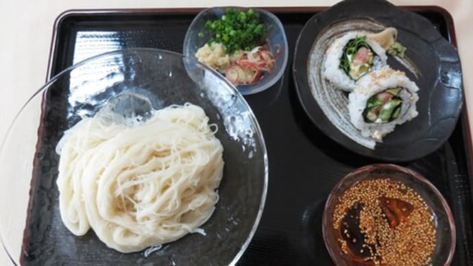冷凍「いちど食べたらやみつきになる餃子」がメインの夕食