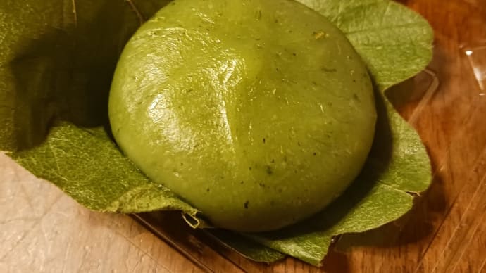 なぁんかイメージとは違う柏餅をゲット。
