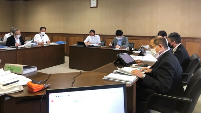 日田市議会、委員会審査。