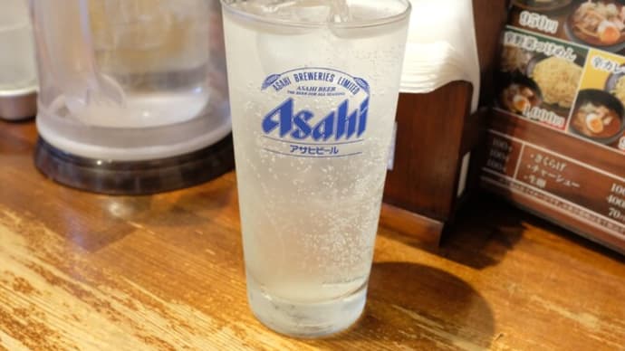 |M2566|がもせん(巣鴨と千石の間)『ヒーローキング』に久々のお邪魔。レモンサワー&焼き餃子5ケ&おつまみ焼豚で開始して、辛ごまつけ麺(並盛り)の白ねぎ増しに半炒飯を付けて大満足・大満腹!