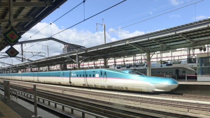 やまびこが停車している