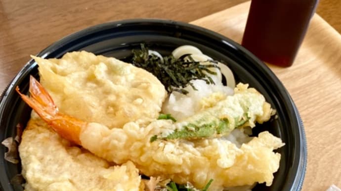 『のらや』さんの “天ぷらぶっかけうどん（冷）”テイクアウト