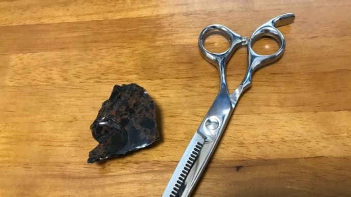 髪を整える道具を観ながら・・・(リモート時代と縄文と私 2/10)