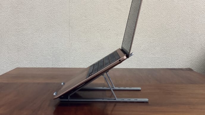 どこでも作業しやすい高さに?!パソコンスタンドとは?!