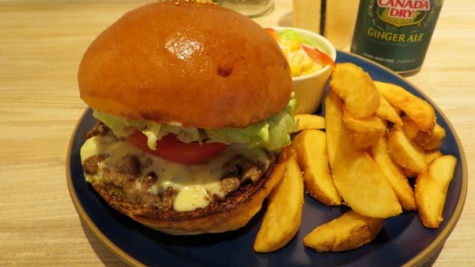 札幌でランチ（５１）　Sims Lane Burger Stand　の「ゴルゴンゾーラチーズバーガー」をいただく