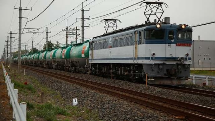 2018年4月撮影「ＴＧ02編成「華」、貨物列車」