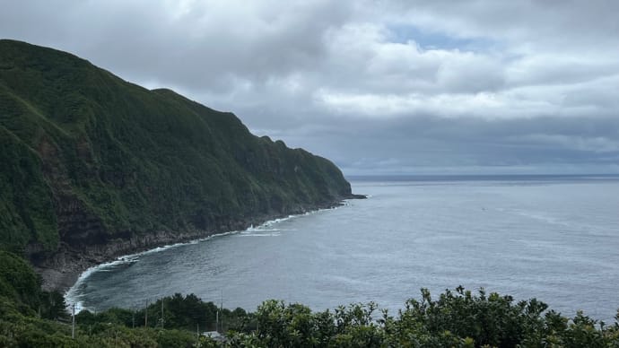 藍ケ江の海。✨⛅️5月24日(金) 青ヶ島半分見えています🏝️