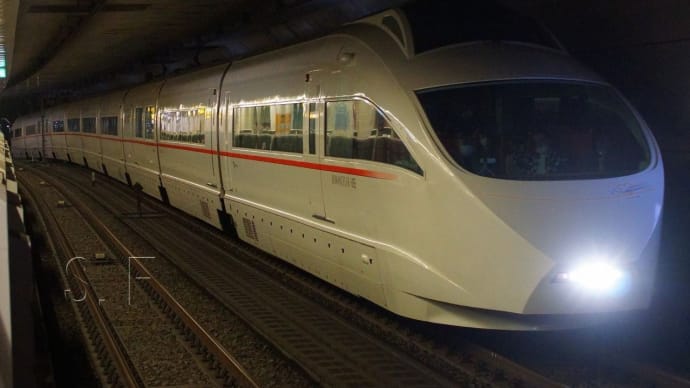 2023年11月4日 小田急 小田原線 東北沢駅 VSE 50001F