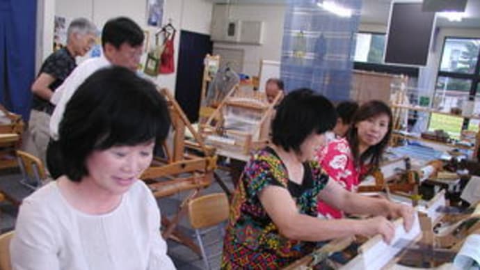 TCC・竹島クラフトセンター、先生も手織り体験！