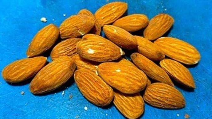 出社して断続的に菓子もらって作造さんのお世話になり帰宅したらやはり蒸し風呂でジャンボ手羽