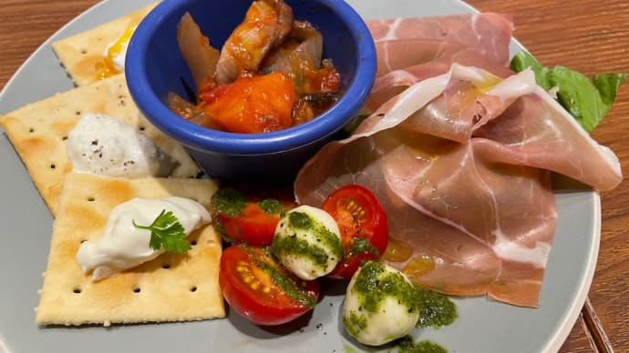 オシャレなイタリアン店で女子会