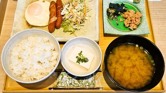 やよい軒(茅場町店)で目玉焼朝食+【だし茶漬用】ほぐし鮭小鉢(2023年4月11日)