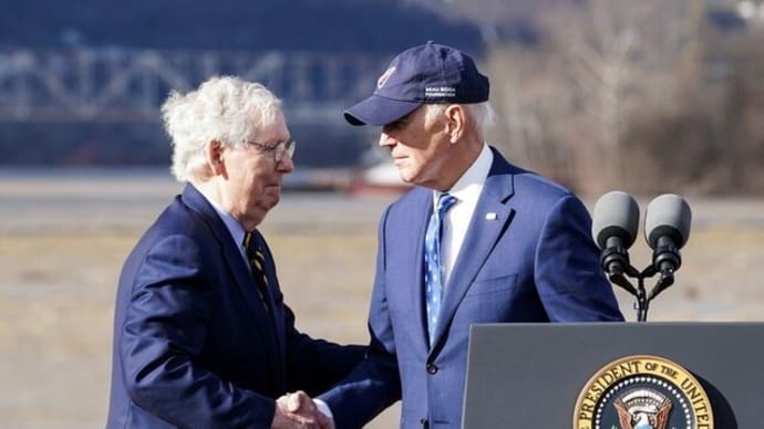 マコネル氏「沈黙事件」、米政治家の高齢化を浮き彫りに