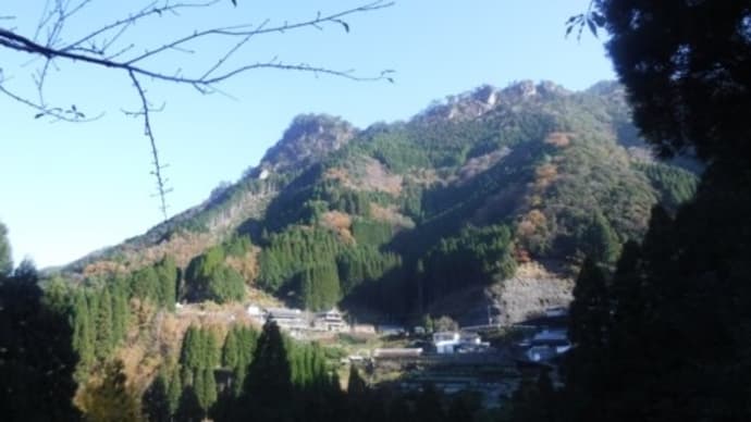 里の暮らしを見守る、明神岳&金ダキ