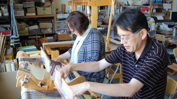 ご夫婦で手織り体験　　　　竹島クラフトセンター