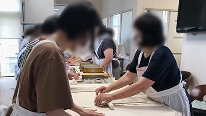 こしあんとバターのデニッシュとコーヒーに合うパンです。