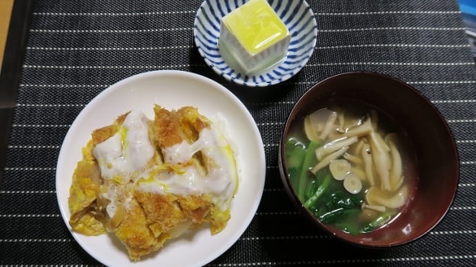 ミニカツ丼、炊屋食堂の田舎定食・・・庶民の味。