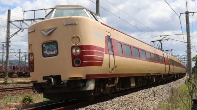 岡山の列車（国鉄色特急やくも）