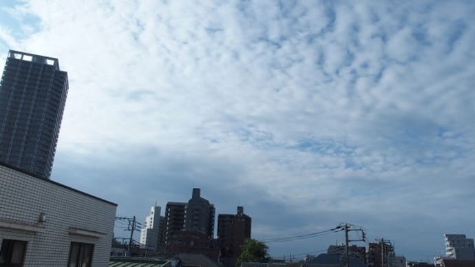 今朝(9月18日)の東京のお天気:曇り、9月の作品:横の二人