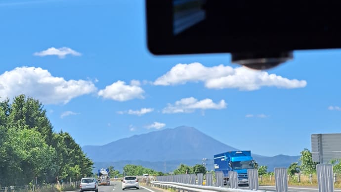 墓参りいつも変わらぬ岩手山