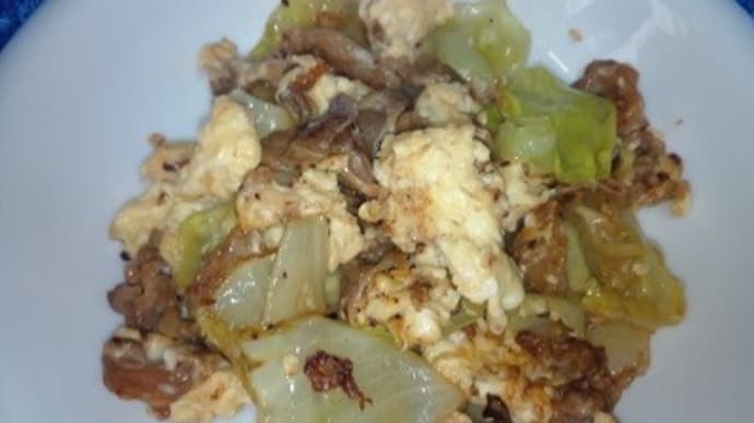 オージーとレタスと卵をさっと炒めて昼食にしたんだね:D