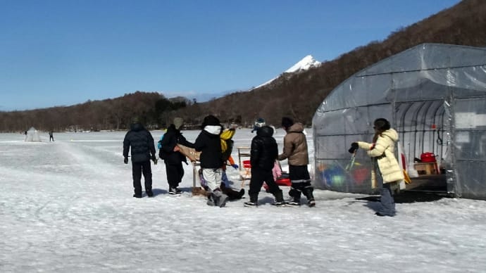「終幕・わかさぎ氷上穴釣り」大沼国定公園