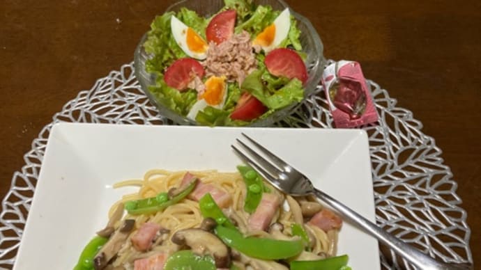 スナップエンドウ とベーコンのパスタとフルーツ